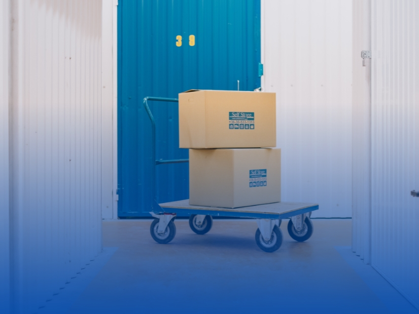 Kézikocsik, raklapemelő és targonca a Self Store Budafok raktárépületben | © Self Store Budapest