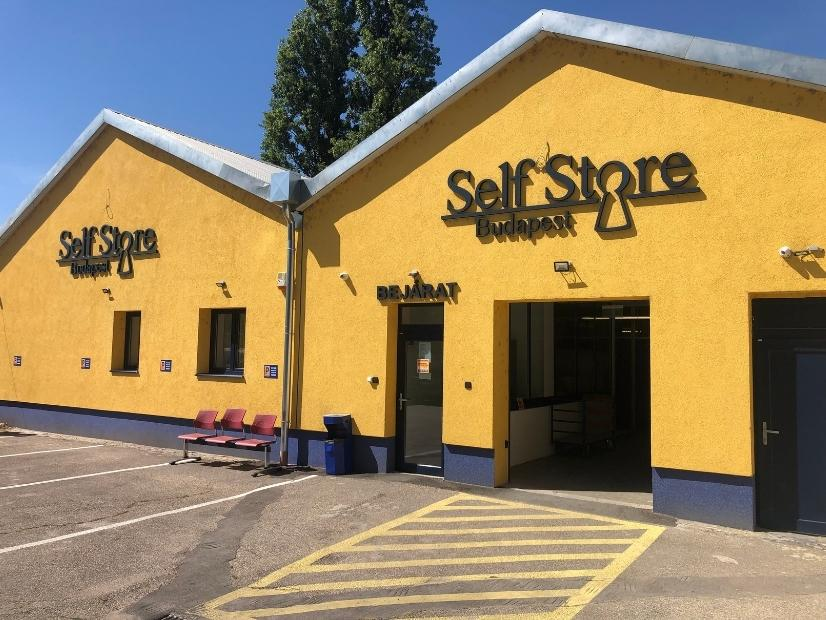 Self Store Újbuda Entrance