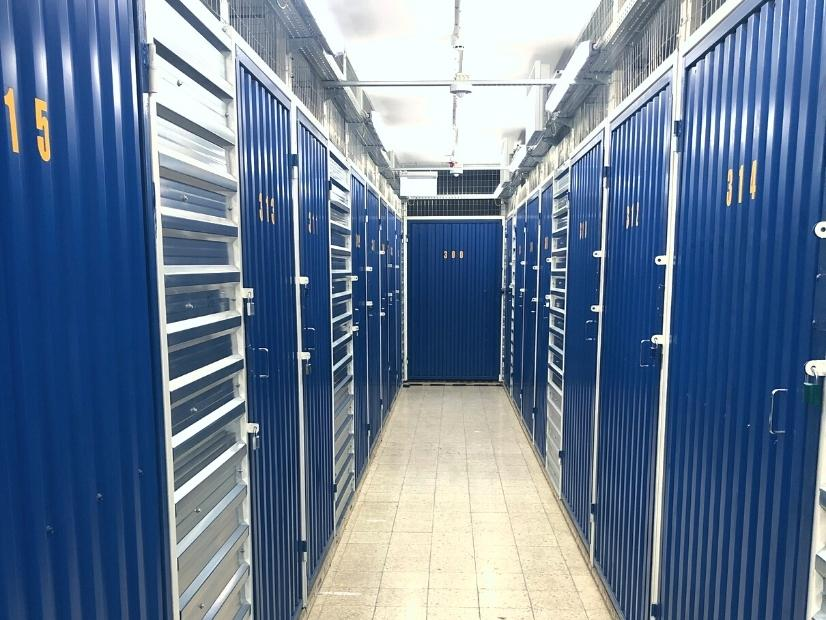 Small seld storage units in Újbuda